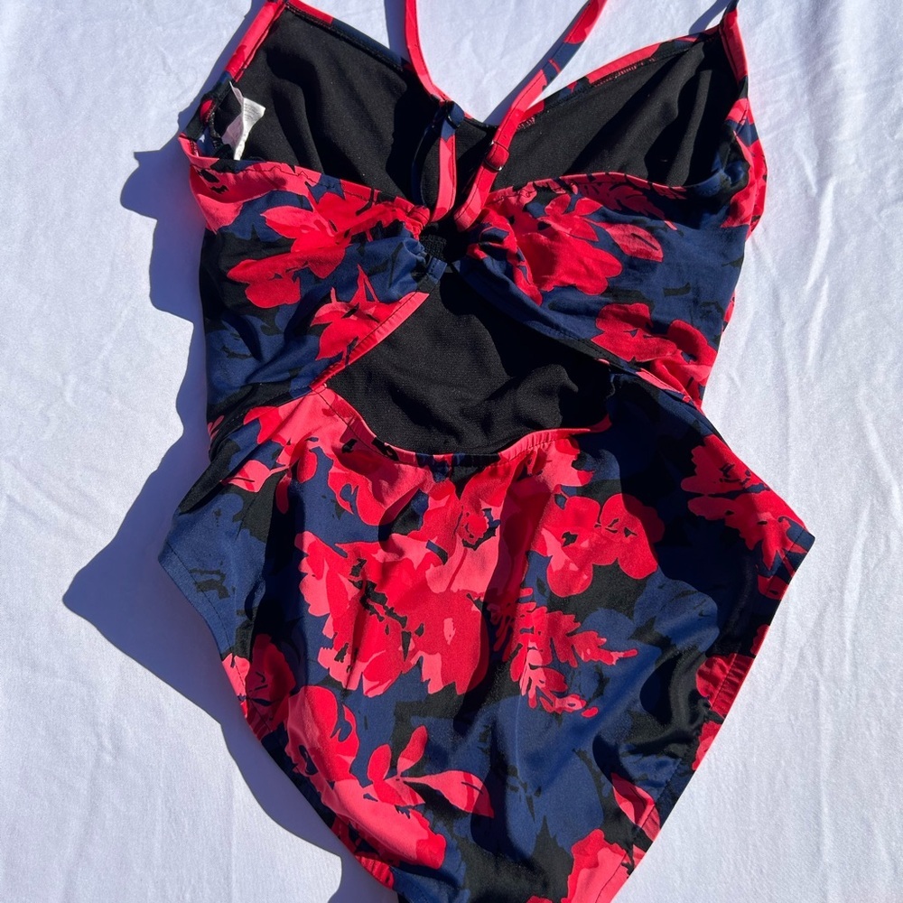 Source Unknown Navy One-Piece Swimsuit with Red Floral Pattern size M - Picture 5 of 6